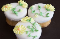 Royal Icing Daisies
