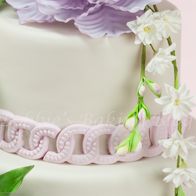 Learn how arrange beautiful  sugar paste flowers for wedding cakes 