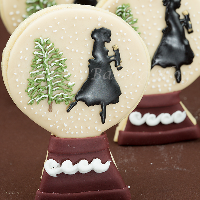 how-to-decorate a nutcracker snow globe cookies/