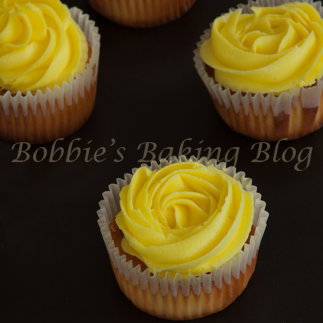 Piping Buttercream Roses and Swirls Using Open Star Tip Bobbies