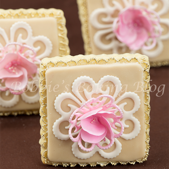 learn how to pipe royal icing lace