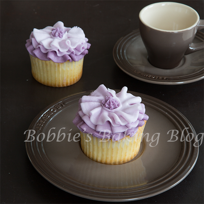learn how to pipe buttercream  for fashion inspired ruffles cupcake