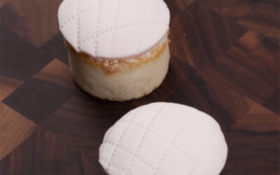 Petite Champagne Cakes, Perfect for an Intimate Valentine’s Day Dessert