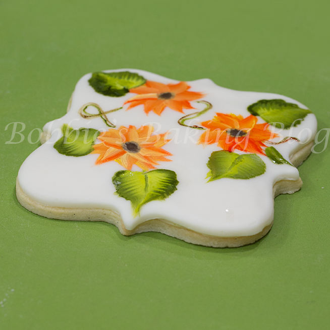 Learn how hand paint sunflowers on a sugar cookie: step by step video 