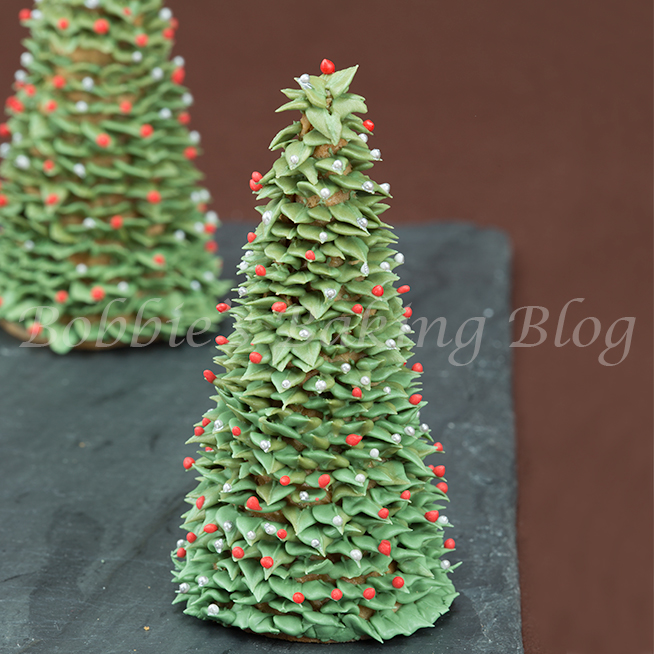 learn to make royal icing christmas trees like ceri d griffiths