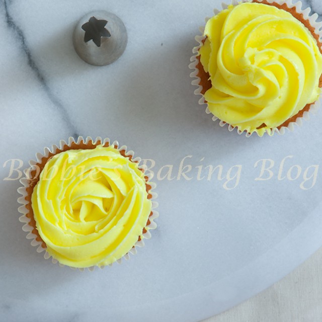 Piping Buttercream Roses and Swirls Using Open Star Tip Bobbies