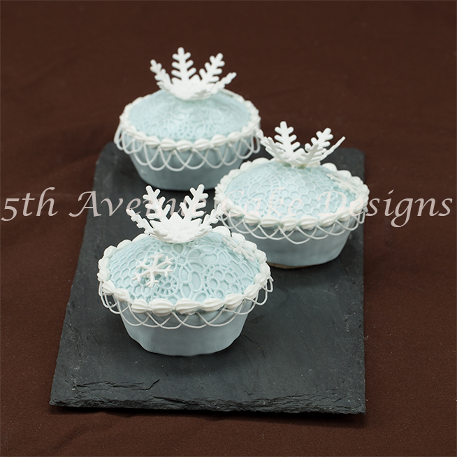 learn delicate string work with royal icing